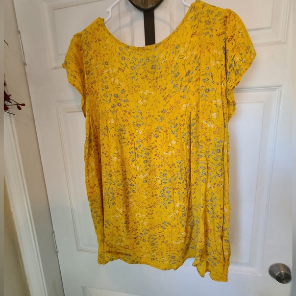 (1424) Old Navy Woman's Short Sleeve Blouse,  Size: XXL Color: Yellow - Picture 9 of 11